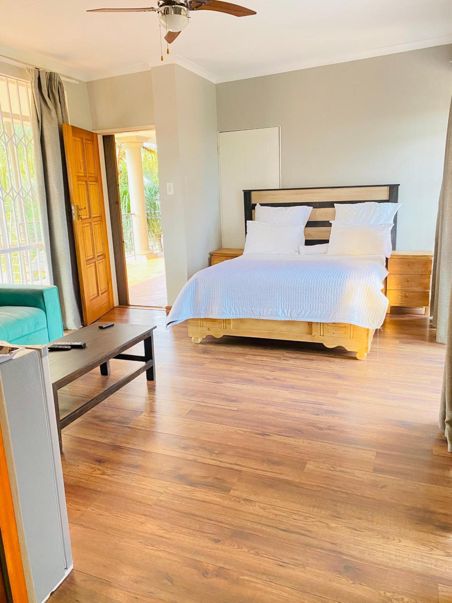C And C Guest House/ Bed And Breakfast พริทอเรีย ภายนอก รูปภาพ